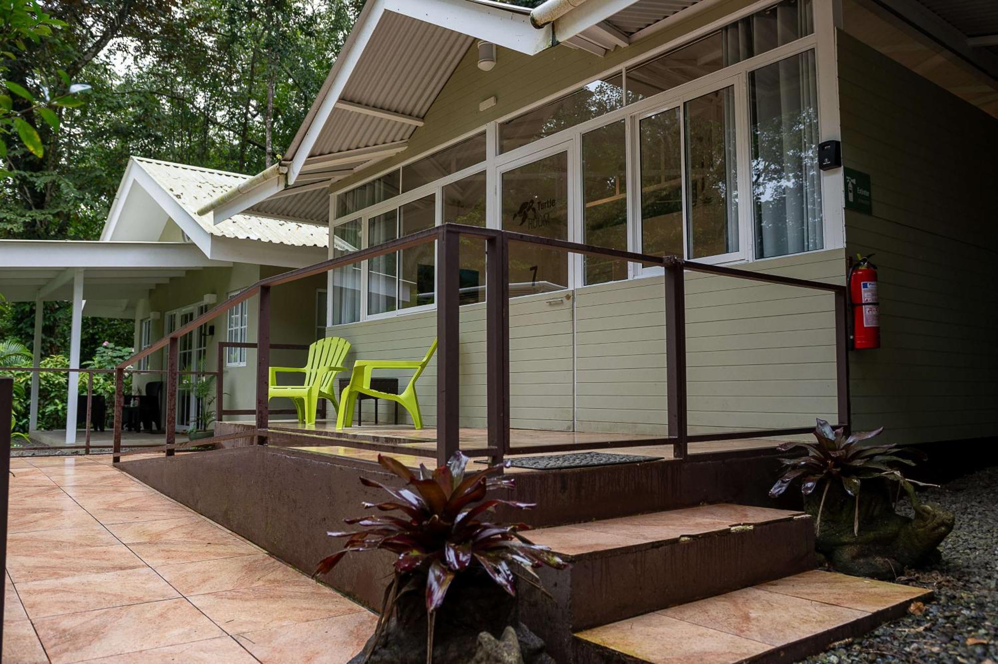 Jaguar Inn Bungalows Puerto Viejo de Talamanca Esterno foto